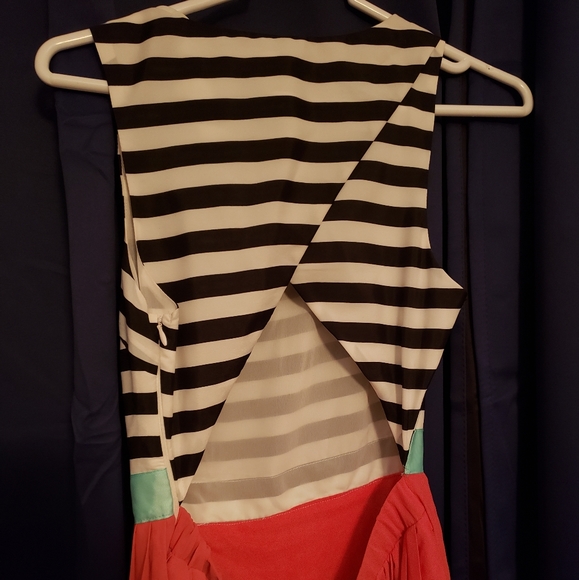 Dress - Picture 7 of 9